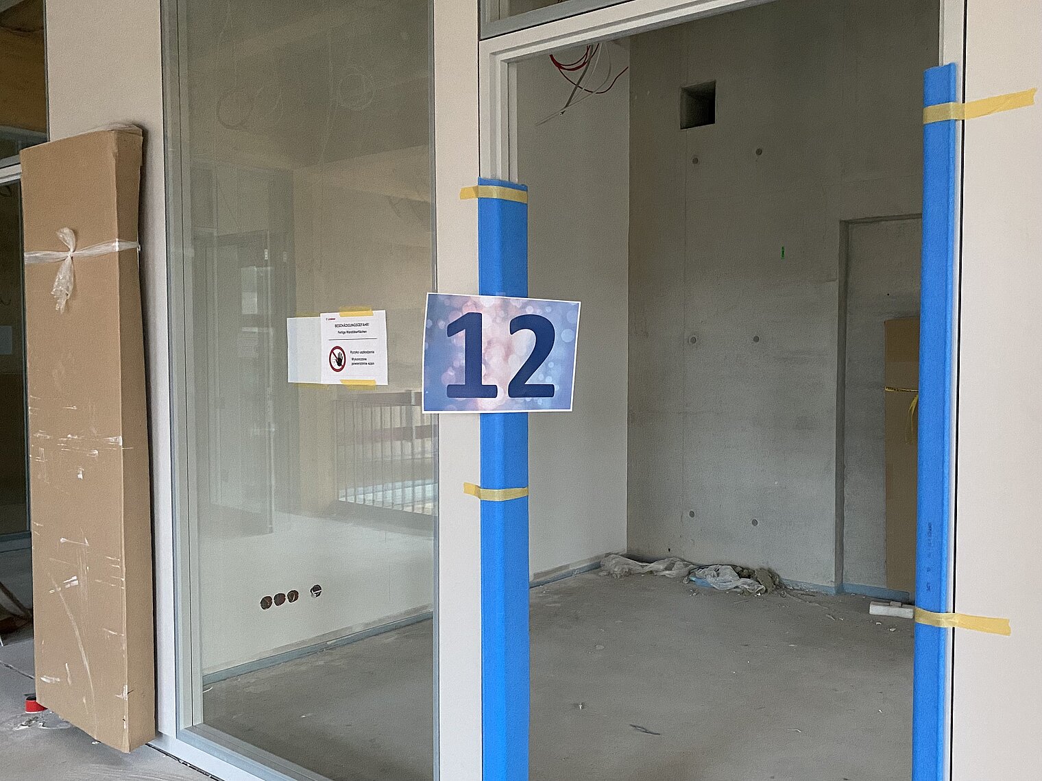 Türrahmen mit Nummer 12