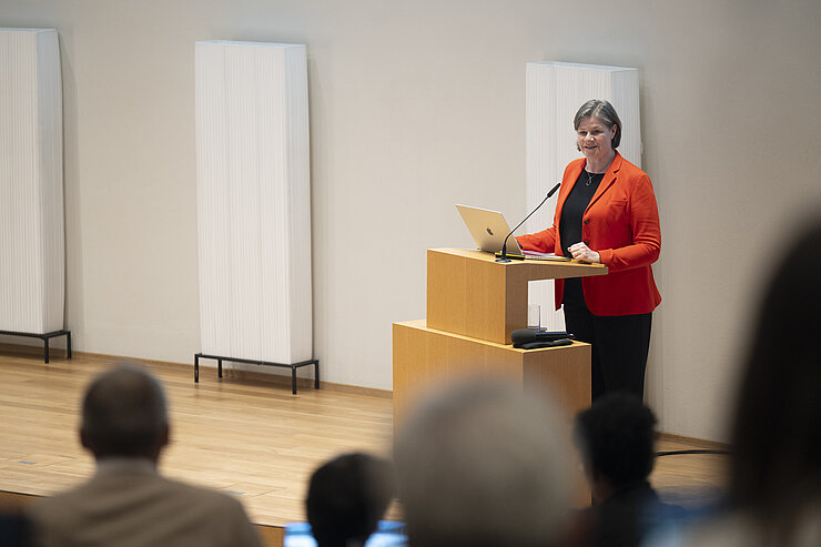 Ulrike Protzer Portrait