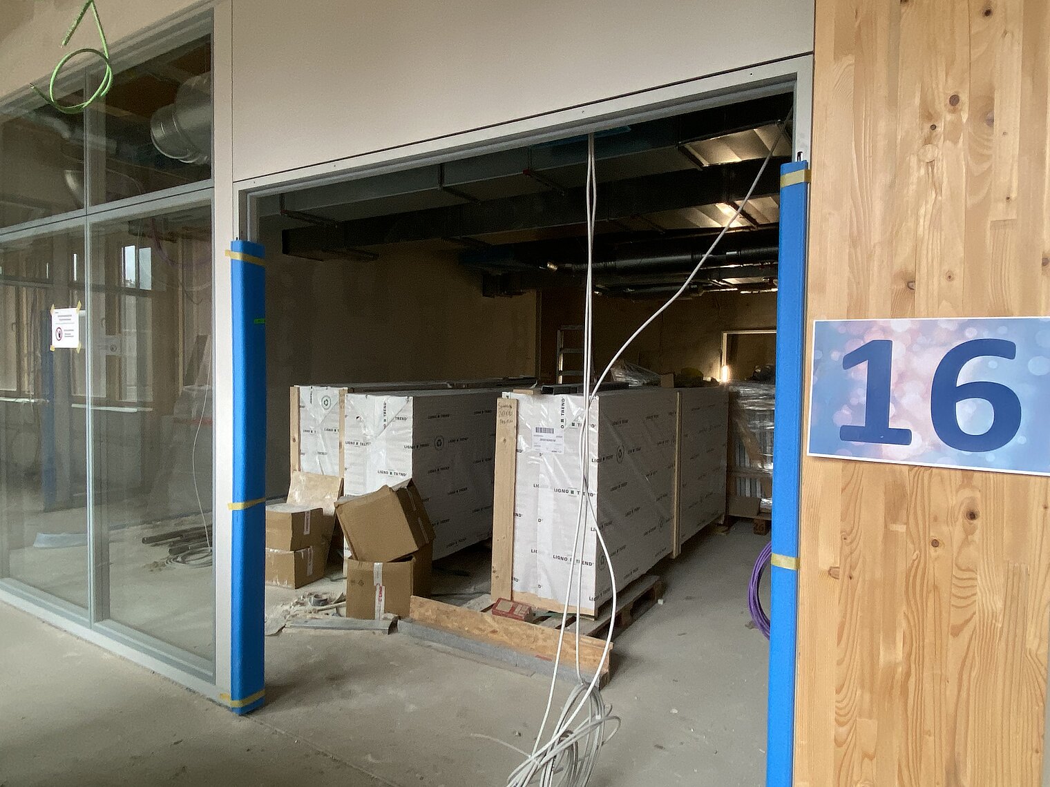 Türrahmen mit Nummer 16