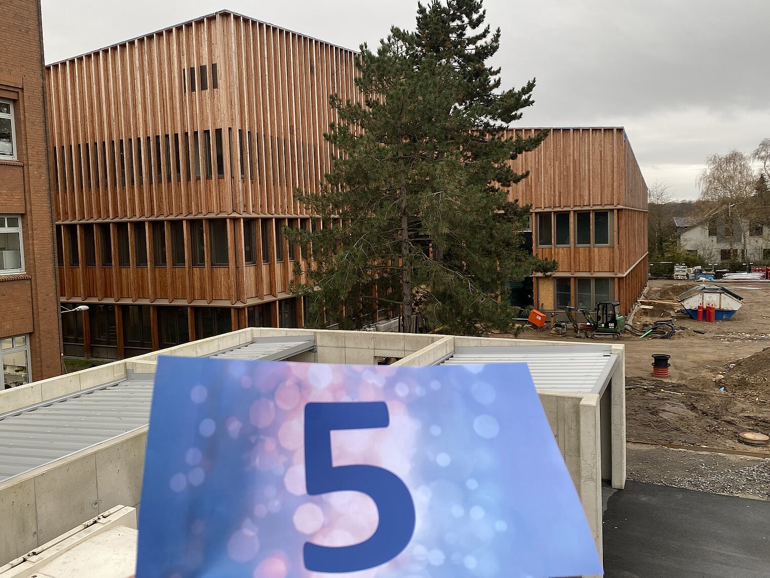 Blick auf CiiM-Gebäude mit Nummer 5