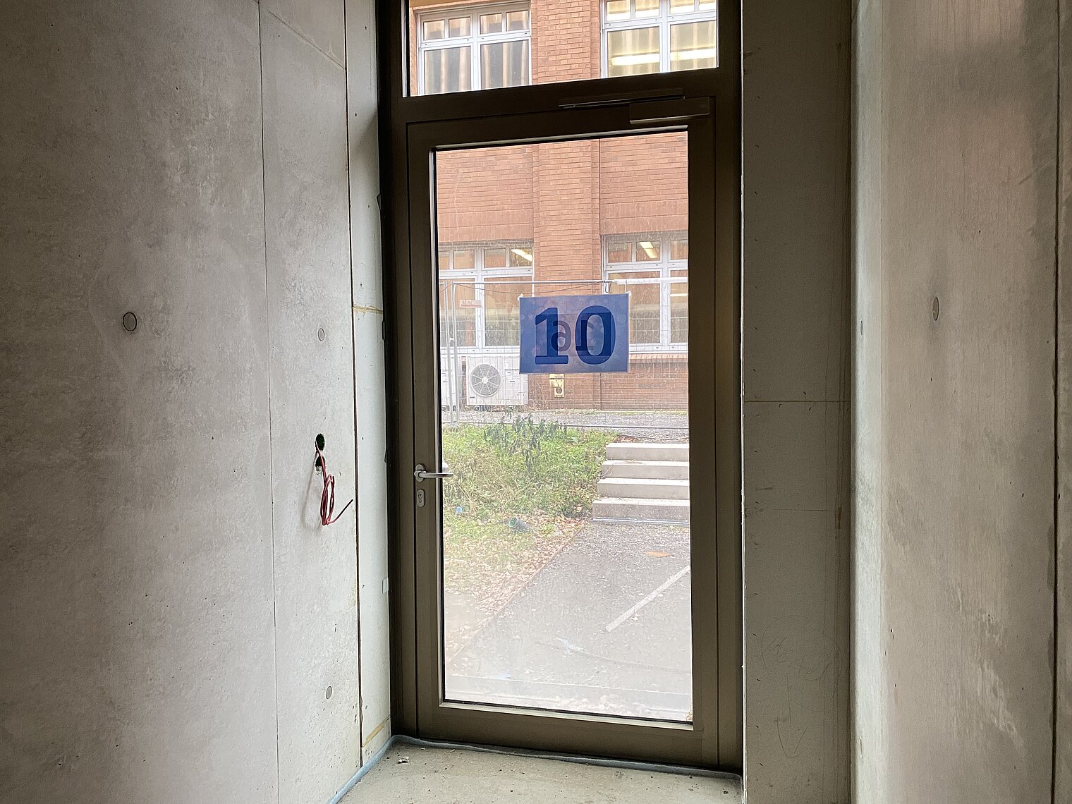 Tür mit Nummer 10